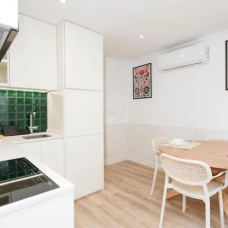 Entire Castle View In The Heart Of Apartman *
