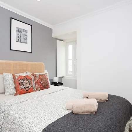 Entire Castle View In The Heart Of Apartman *